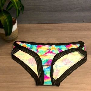 - Nwt! Victoria Secret PINK underwear Large